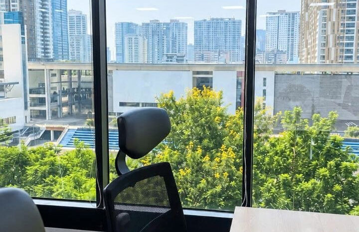 Office in Charmvit Tower (13)