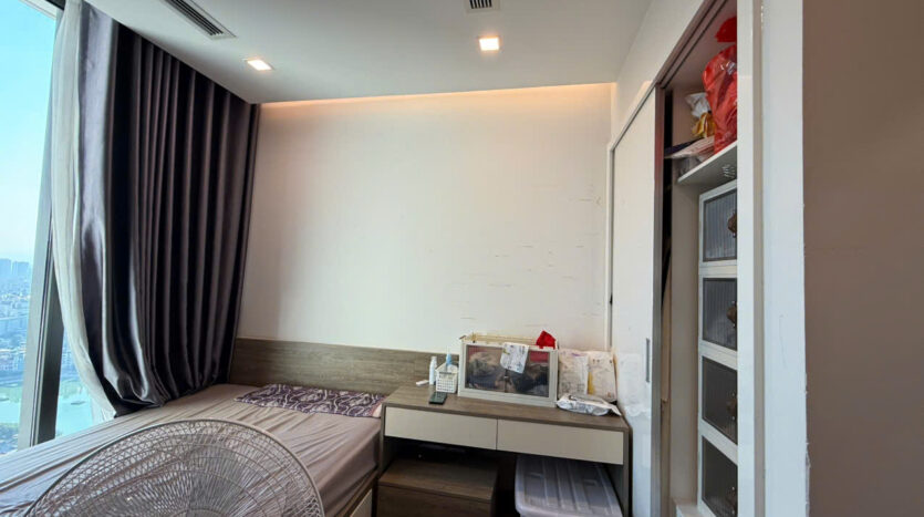affordable 2 bedroom apartment with city view in vinhomes metropolis (1)