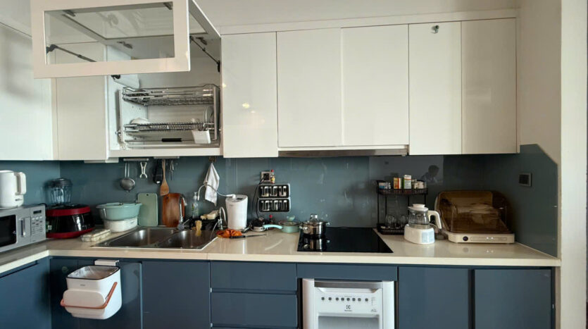 affordable 2 bedroom apartment with city view in vinhomes metropolis (10)