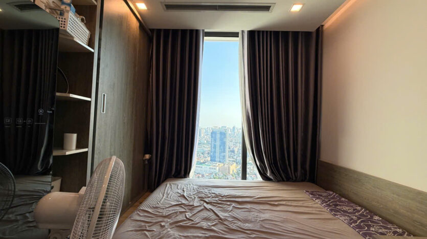 affordable 2 bedroom apartment with city view in vinhomes metropolis (2)