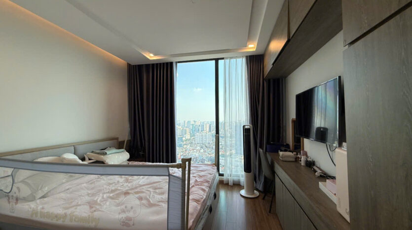 affordable 2 bedroom apartment with city view in vinhomes metropolis (3)
