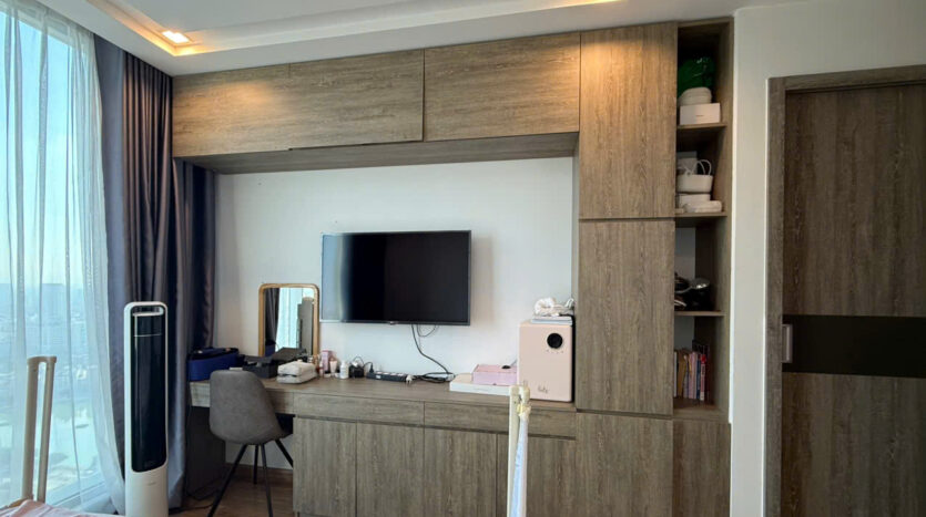 affordable 2 bedroom apartment with city view in vinhomes metropolis (6)