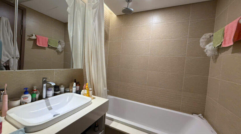 affordable 2 bedroom apartment with city view in vinhomes metropolis (7)