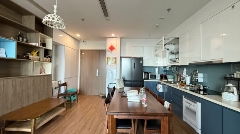 affordable 2 bedroom apartment with city view in vinhomes metropolis (9)