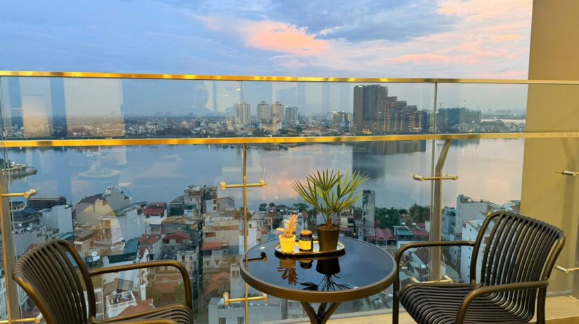 breathtaking lake view 3 bedroom apartment in Heritage Westlake (7)