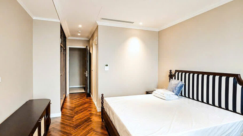 huge lake apartment for rent on Xuan Dieu street, Westlake (30)