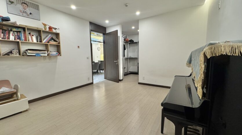 modern duplex apartment for rent in starlake hanoi (13)