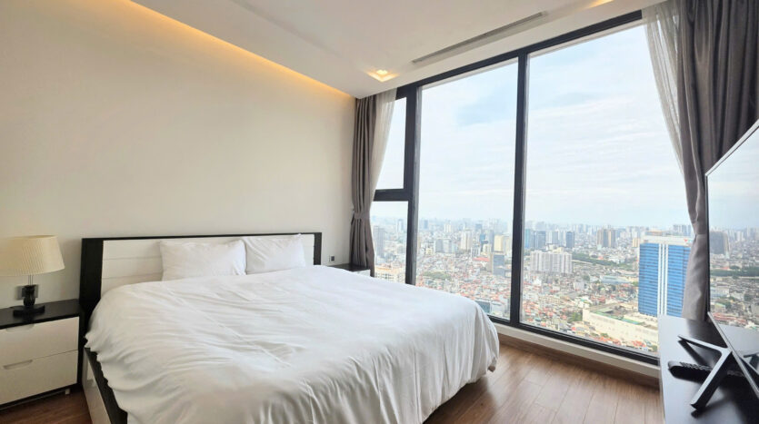 well priced 2 bedroom apartment in Vinhomes Metropolis (1)