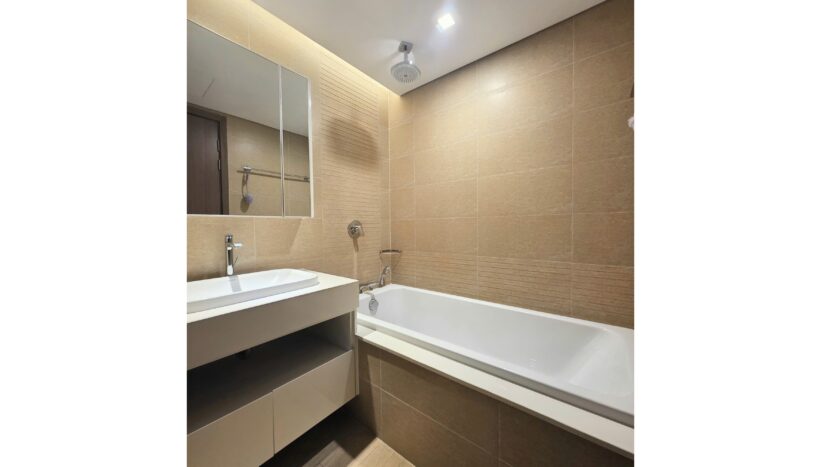 well priced 2 bedroom apartment in Vinhomes Metropolis (8)