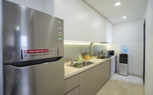 Two-bedroom high floor apartment with city views in C7 Tower