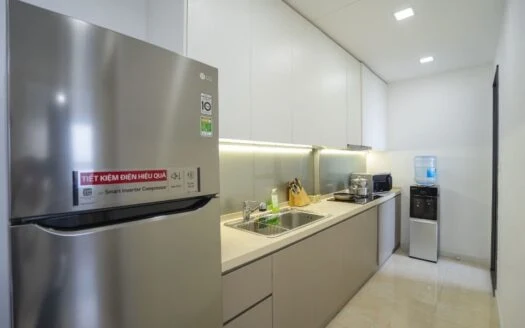 Two-bedroom high floor apartment with city views in C7 Tower