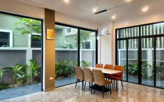 Semi-detached villa with elevator for rent in San Ho, Ocean Park 2