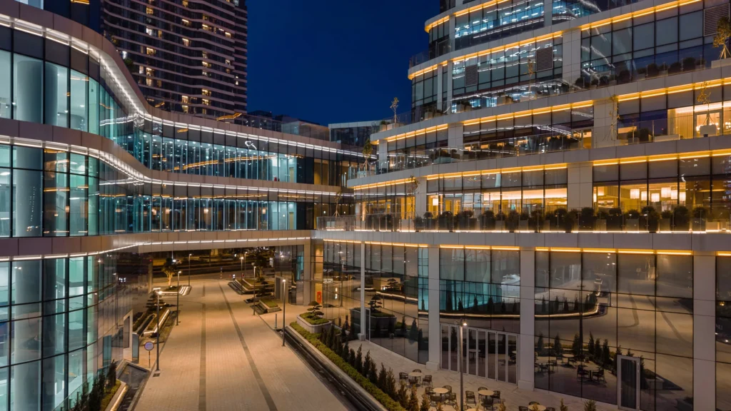 retail space in IFC Tower (2)